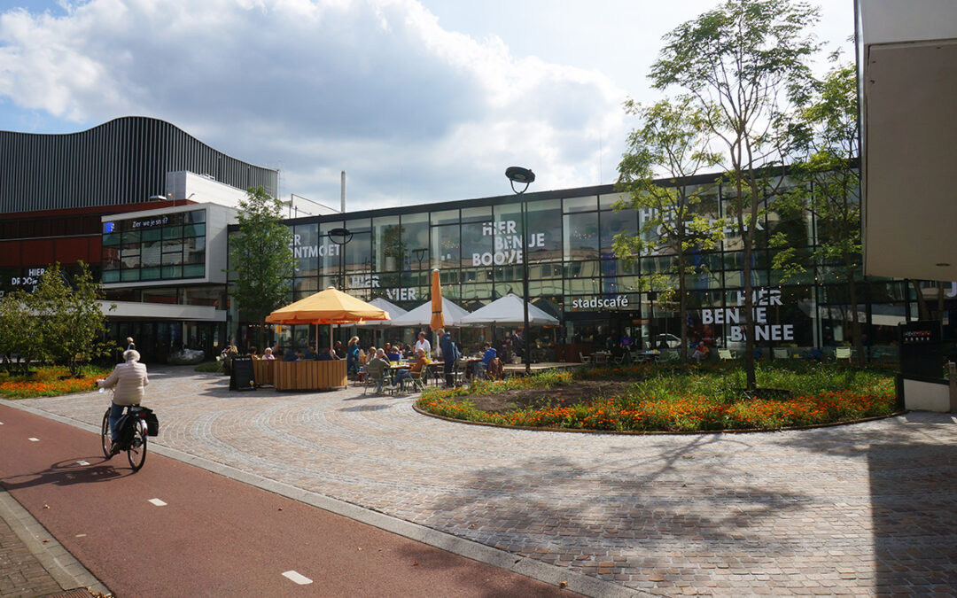 Plein voor Schouwburg Tilburg is locatie Rouwen & Vieren
